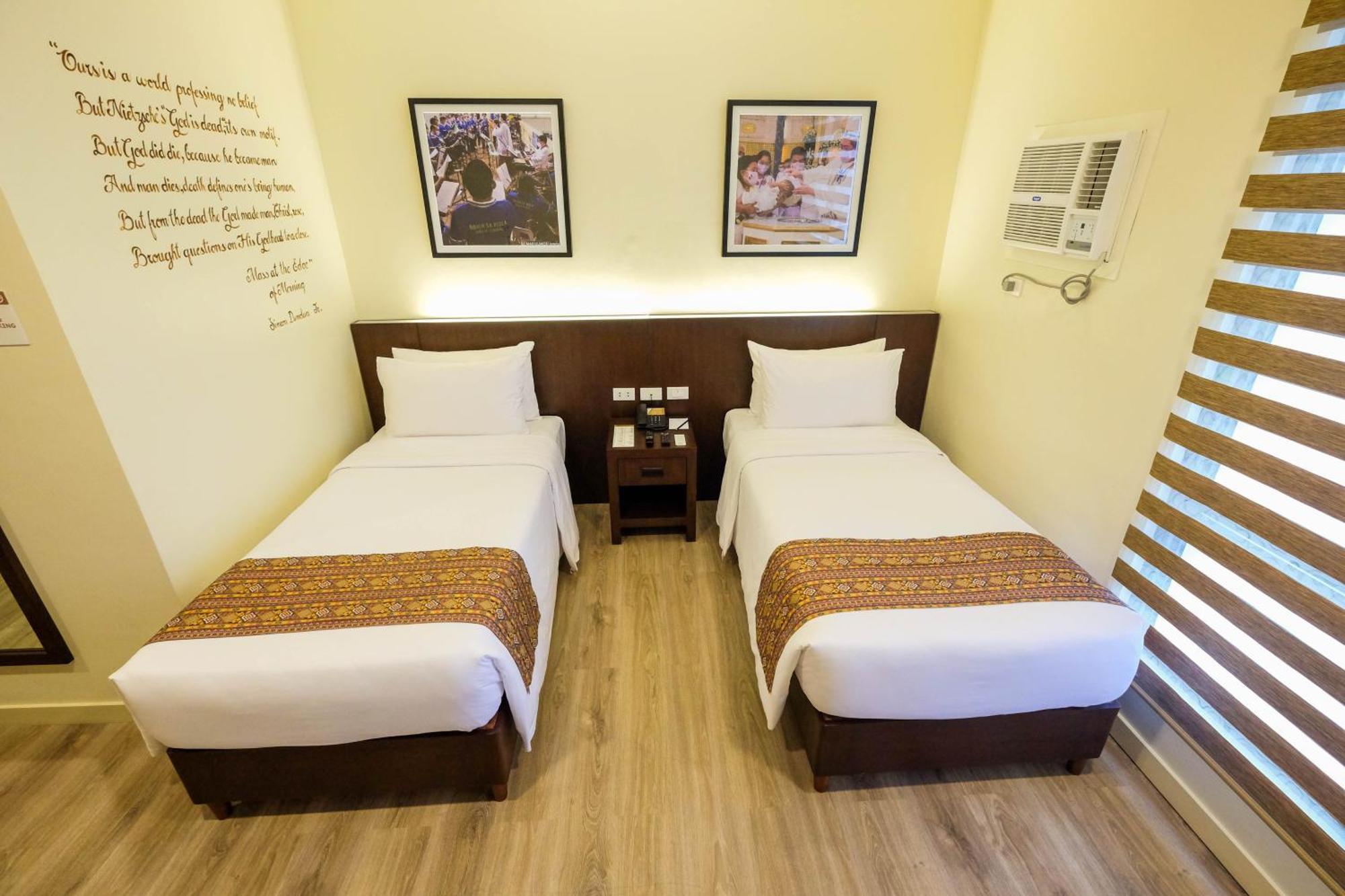 Cebu Quincentennial Hotel Esterno foto